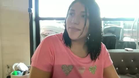 Snapshot of suzyishellawet chatting on 12/01/25, 06:57 Suzy online show from 12/01/25, 06:57