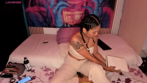 suzzann_rugg online show from 10/27/25, 08:46