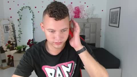 Snapshot of sven_fox723 chatting on 05/03/26, 12:22 Sven online show from 05/03/26, 12:22