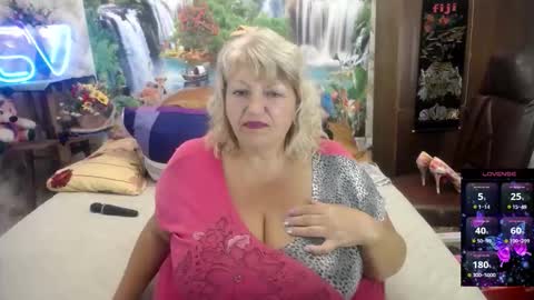 Snapshot of svetifox chatting on 09/13/25, 08:08 Sveti online show from 09/13/25, 08:08