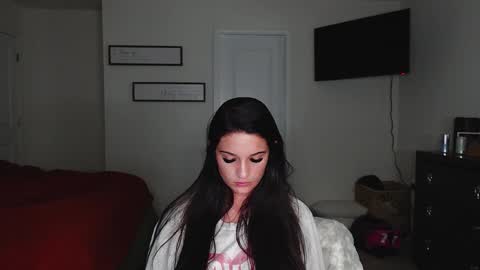 Snapshot of svtf2323 chatting on 10/29/25, 09:38 SV online show from 10/29/25, 09:38