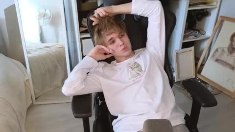 Nate 3 online show from 10/08/25, 08:23