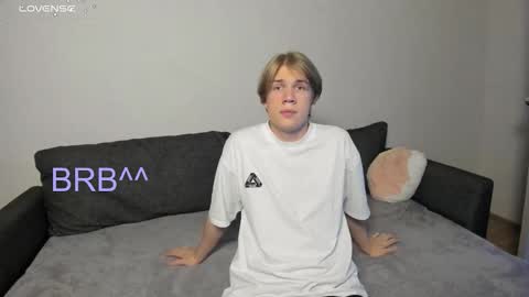 Snapshot of swag_mua chatting on 11/02/25, 06:43 Swen online show from 11/02/25, 06:43