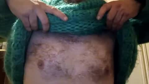 Snapshot of sweaterboy666 chatting on 12/04/24, 06:33 sweaterboy666 online show from 12/04/24, 06:33