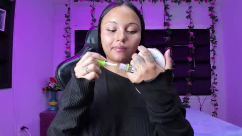 Snapshot of sweelanna chatting on 11/28/25, 01:41 sweet ana online show from 11/28/25, 01:41