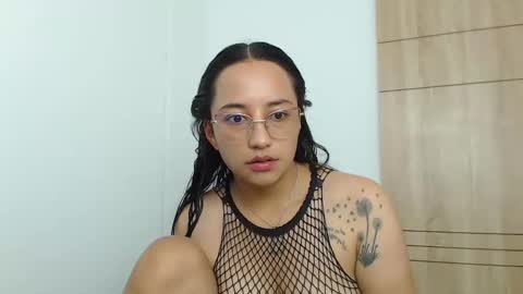 Laura online show from 01/04/25, 07:44