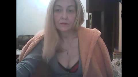 Snapshot of sweet4blonde67 chatting on 12/13/24, 05:10 sweet4blonde67 online show from 12/13/24, 05:10