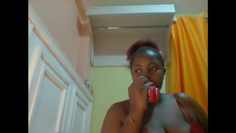 Snapshot of sweet52537 chatting on 11/12/25, 09:47 sweet52537 online show from 11/12/25, 09:47