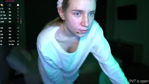 Snapshot of sweet__michelle chatting on 10/31/25, 10:33 Michelle online show from 10/31/25, 10:33