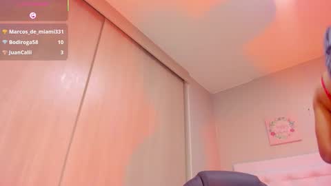 Snapshot of sweet__vanessa1 chatting on 12/17/25, 08:37 Vanessa online show from 12/17/25, 08:37