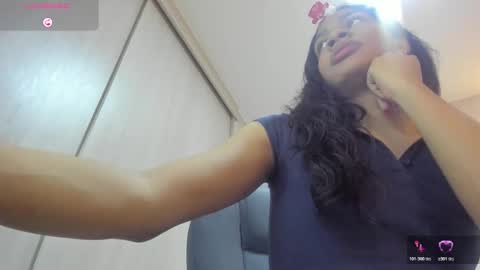Snapshot of sweet__vanessa1 chatting on 12/21/25, 08:38 Vanessa online show from 12/21/25, 08:38