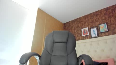 Snapshot of sweet__vanessa1 chatting on 03/11/26, 07:53 Vanessa online show from 03/11/26, 07:53