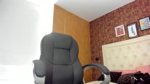 Snapshot of sweet__vanessa1 chatting on 03/22/26, 08:01 Vanessa online show from 03/22/26, 08:01