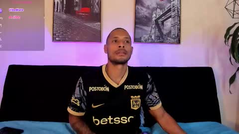 Snapshot of sweet_alessandro1 chatting on 12/04/25, 07:33 alessandre online show from 12/04/25, 07:33