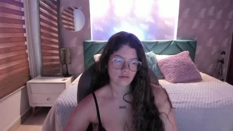 Snapshot of sweet_alicee__ chatting on 04/05/26, 12:46 Alice online show from 04/05/26, 12:46