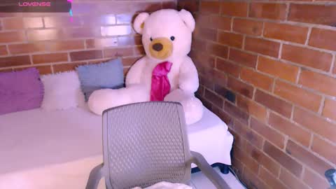 Snapshot of sweet_angel2001 chatting on 09/26/25, 08:24 Stephanie online show from 09/26/25, 08:24