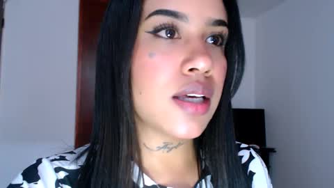 Snapshot of sweet_angel2001 chatting on 10/20/25, 06:41 Stephanie online show from 10/20/25, 06:41