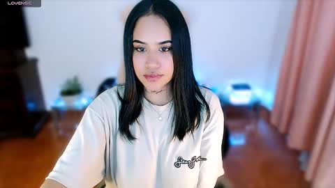 Snapshot of sweet_angel2001 chatting on 11/14/25, 10:07 Stephanie online show from 11/14/25, 10:07