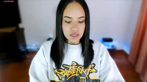 Snapshot of sweet_angel2001 chatting on 11/25/25, 12:05 Stephanie online show from 11/25/25, 12:05