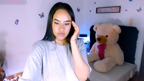 Snapshot of sweet_angel2001 chatting on 12/18/25, 12:06 Stephanie online show from 12/18/25, 12:06