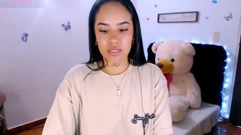 Snapshot of sweet_angel2001 chatting on 12/18/25, 01:50 Stephanie online show from 12/18/25, 01:50