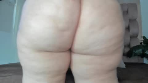 Snapshot of sweet_booty1 chatting on 10/24/25, 12:01 Chelsy  online show from 10/24/25, 12:01