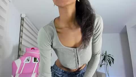 sweet_brunette88 online show from 01/28/25, 12:15