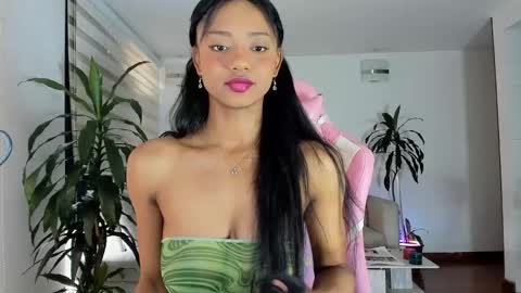 Snapshot of sweet_brunette88 chatting on 02/19/26, 08:05 sweet_brunette88 online show from 02/19/26, 08:05