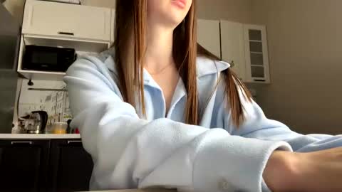 Snapshot of sweet_bun__ chatting on 12/22/25, 07:22 Christina online show from 12/22/25, 07:22
