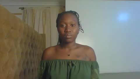 Snapshot of sweet_camila5 chatting on 10/26/25, 12:11 Camila online show from 10/26/25, 12:11