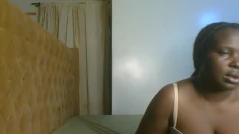 Snapshot of sweet_camila5 chatting on 10/27/25, 12:15 Camila online show from 10/27/25, 12:15