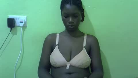 Snapshot of sweet_cherie1 chatting on 04/22/26, 07:22 sweet_cherie1 online show from 04/22/26, 07:22