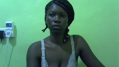 Snapshot of sweet_cherie1 chatting on 05/18/26, 05:35 sweet_cherie1 online show from 05/18/26, 05:35