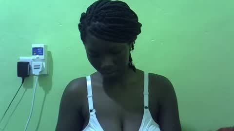 Snapshot of sweet_cherie1 chatting on 05/19/26, 05:30 sweet_cherie1 online show from 05/19/26, 05:30