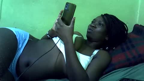 Snapshot of sweet_cherie1 chatting on 05/20/26, 05:35 sweet_cherie1 online show from 05/20/26, 05:35