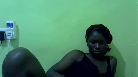 Snapshot of sweet_cherie1 chatting on 05/20/26, 05:41 sweet_cherie1 online show from 05/20/26, 05:41