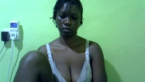 Snapshot of sweet_cherie1 chatting on 07/11/26, 06:38 sweet_cherie1 online show from 07/11/26, 06:38