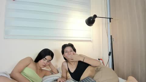Snapshot of sweet_couples1 chatting on 12/26/24, 11:46 sweet_couples1 online show from 12/26/24, 11:46