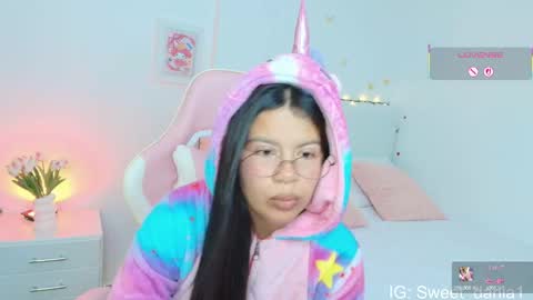 sweet_dania_ online show from 10/01/25, 04:40