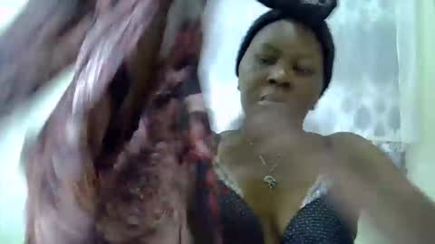 Snapshot of sweet_dori33 chatting on 04/14/26, 07:53 sweet_dori33 online show from 04/14/26, 07:53