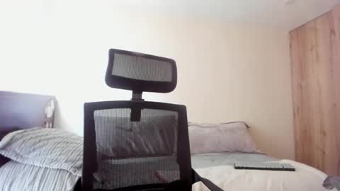 Snapshot of sweet_dreamses chatting on 12/05/25, 02:25 Kendra online show from 12/05/25, 02:25