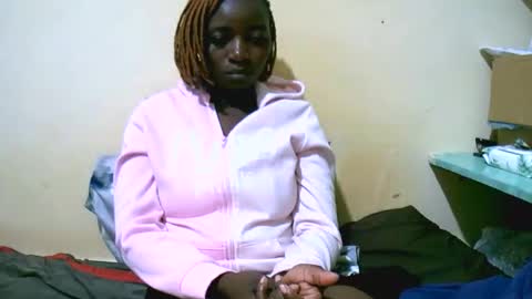 Snapshot of sweet_elena24 chatting on 10/06/25, 09:45 shillah online show from 10/06/25, 09:45