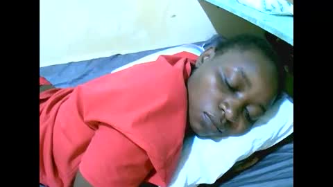 Snapshot of sweet_elena24 chatting on 10/21/25, 10:43 shillah online show from 10/21/25, 10:43