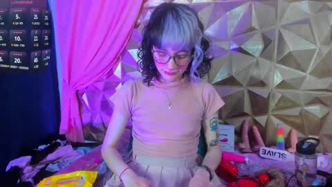  emmili  online show from 03/07/25, 12:34