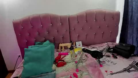  emmili  online show from 10/22/25, 12:05