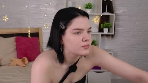 Snapshot of sweet_ferret chatting on 05/30/26, 03:36 Amely online show from 05/30/26, 03:36