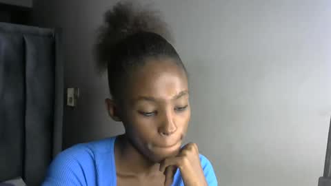 sweet_freaky online show from 12/03/25, 05:33