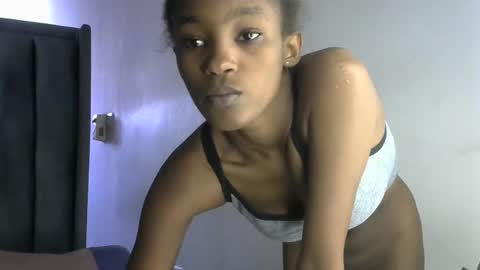 sweet_freaky online show from 12/04/25, 08:12