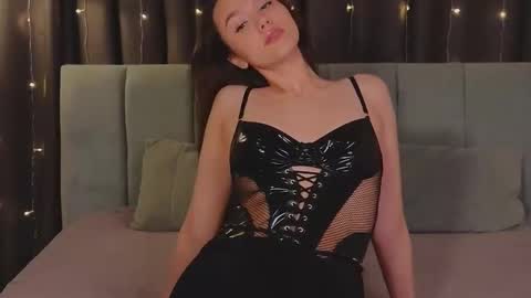 Snapshot of sweet_haeven chatting on 01/29/25, 06:50 Im Mia.LOVELY PATTERNS 100 120 160 200 my toy buzzes from 2 tip online show from 01/29/25, 06:50