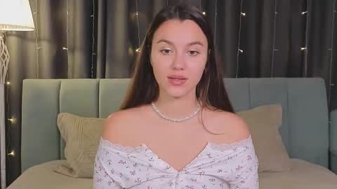 Snapshot of sweet_haeven chatting on 11/15/25, 08:16 Im Mia.LOVELY PATTERNS 100 120 160 200 my toy buzzes from 2 tip online show from 11/15/25, 08:16